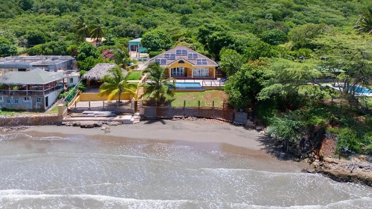 Beachfront 3Bedroom Villa With Private Pool -Manchester Parish Alligator Pond Village 0*,