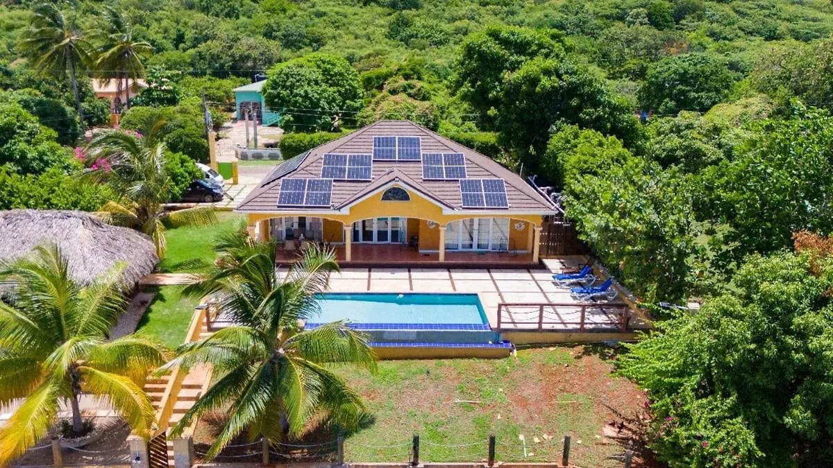 Beachfront 3Bedroom Villa With Private Pool -Manchester Parish Alligator Pond Village
